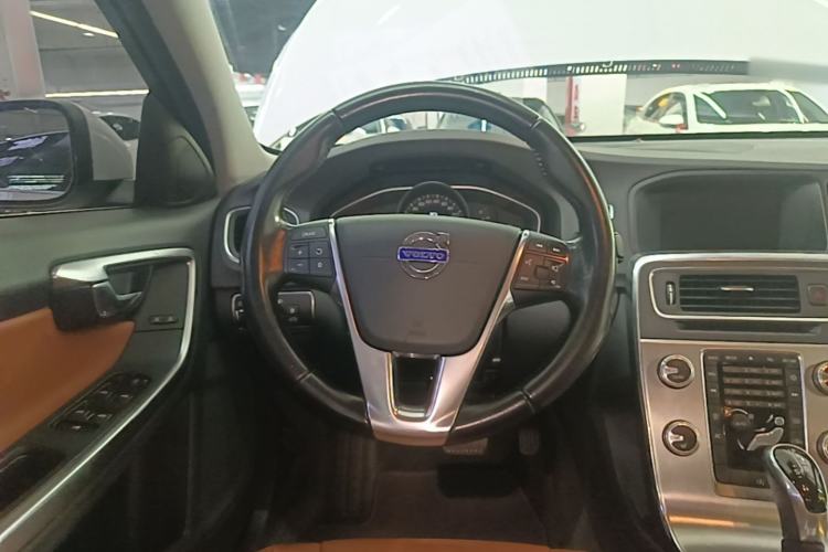 Used Volvo S60 2015 S60L 2.0T Zhiyuan Edition Steering Wheel