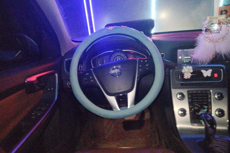 Used Volvo S60 2015 S60L 2.0T Zhiyuan Edition Steering Wheel