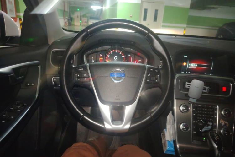 Used Volvo S60 2015 S60L T5 Intelligent Drive Edition Steering Wheel