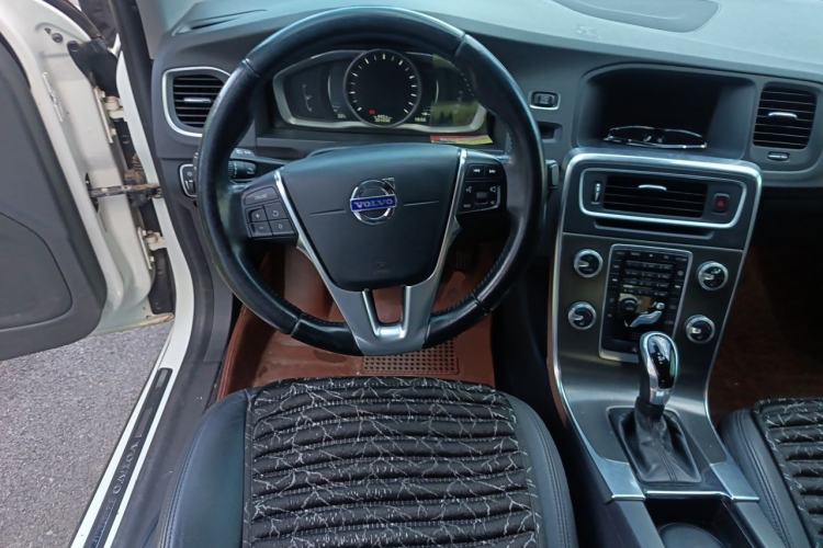Used Volvo S60 2015 S60L T5 Intelligent Drive Edition Steering Wheel