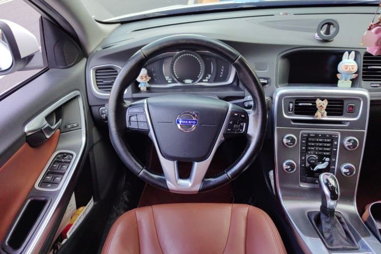 Used Volvo S60 2015 S60L T5 Intelligent Drive Edition Steering Wheel