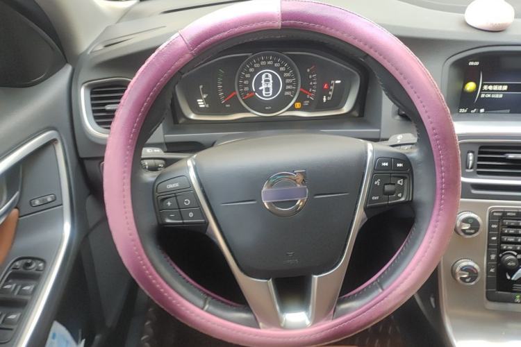 Used Volvo S60 2015 S60L 2.0T Zhiyuan Edition Steering Wheel
