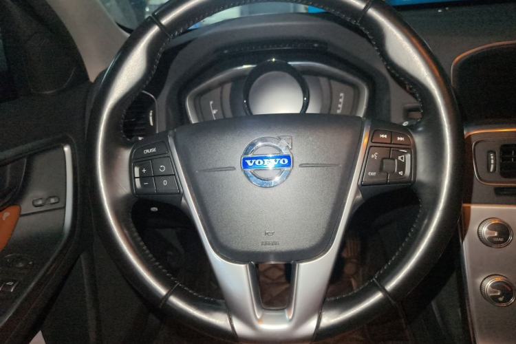 Used Volvo S60 2015 S60L 2.0T Zhiyuan Edition Steering Wheel