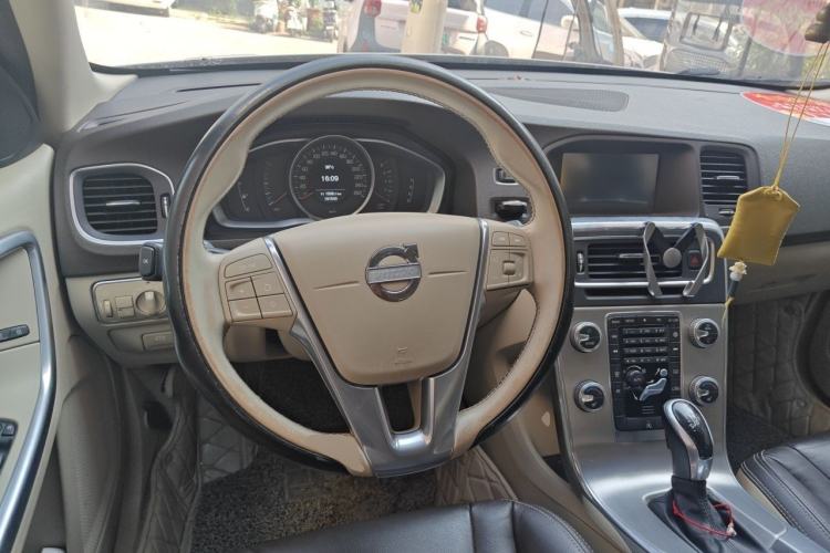Used Volvo S60 2015 S60L 2.0T Zhiyuan Edition Steering Wheel