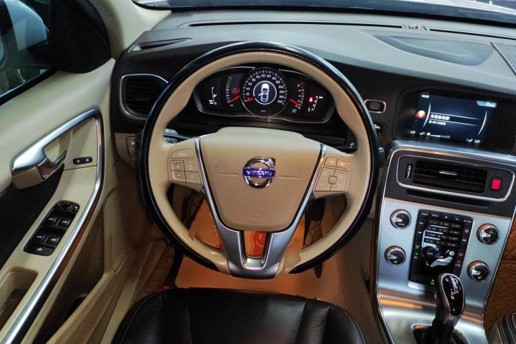 Used Volvo S60 2015 S60L 2.0T Zhiyuan Edition Steering Wheel