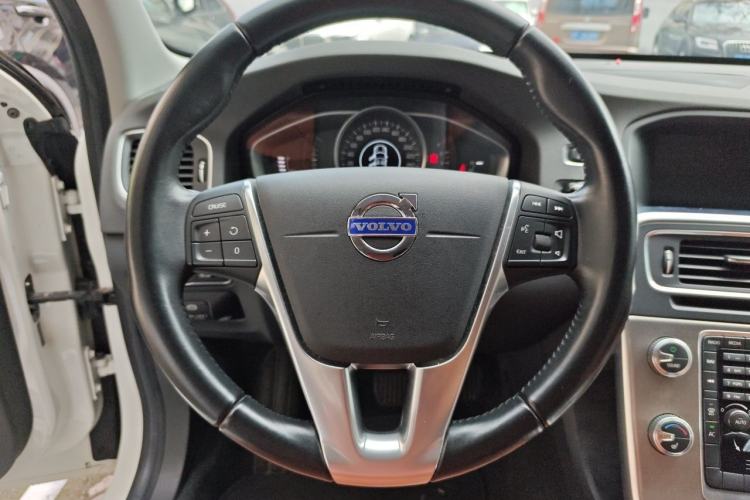 Used Volvo S60 2015 S60L 2.0T Zhiyuan Edition Steering Wheel