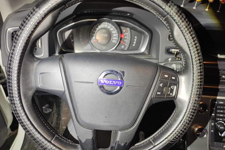 Used Volvo S60 2015 S60L 2.0T Smart Drive Edition Steering Wheel