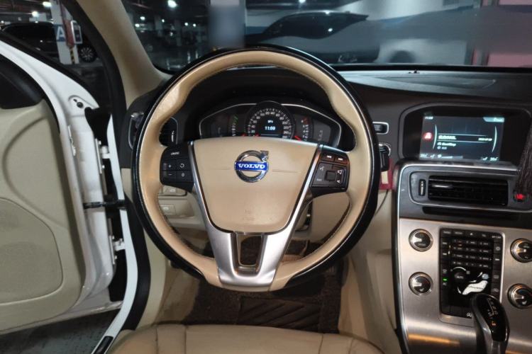 Used Volvo S60 2015 S60L 2.0T Zhiyuan Edition Steering Wheel