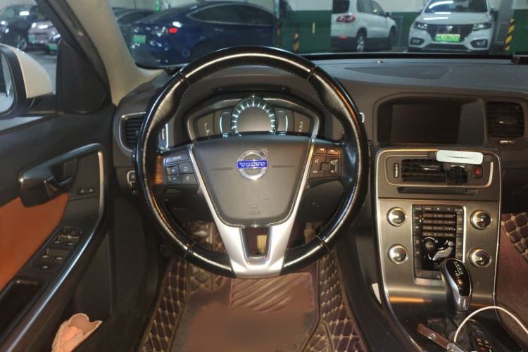 Used Volvo S60 2015 S60L T5 Intelligent Drive Edition Steering Wheel
