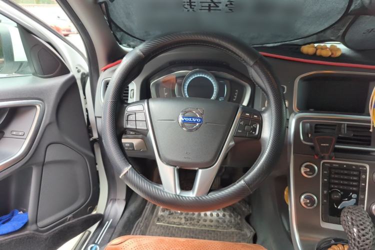 Used Volvo S60 2015 S60L T5 Intelligent Drive Edition Steering Wheel