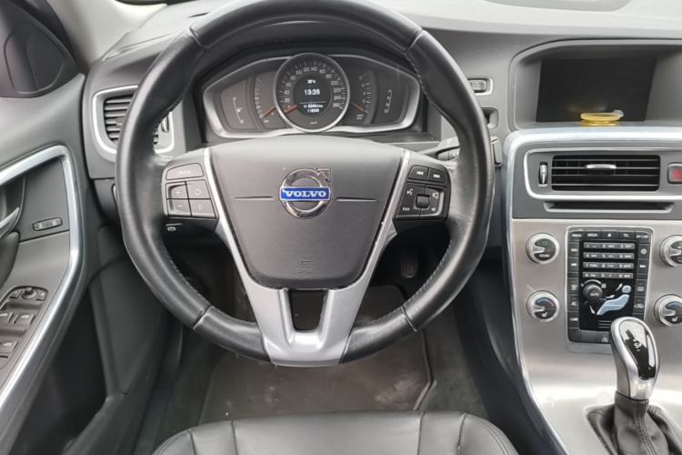 Used Volvo S60 2015 S60L 2.0T Zhiyuan Edition Steering Wheel