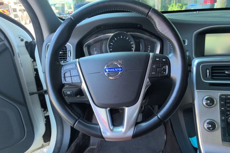 Used Volvo S60 2015 S60L 2.0T Zhiyuan Edition Steering Wheel
