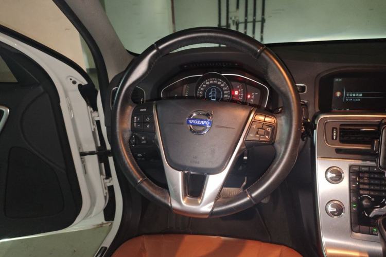 Used Volvo S60 2015 S60L 2.0T Zhiyuan Edition Steering Wheel