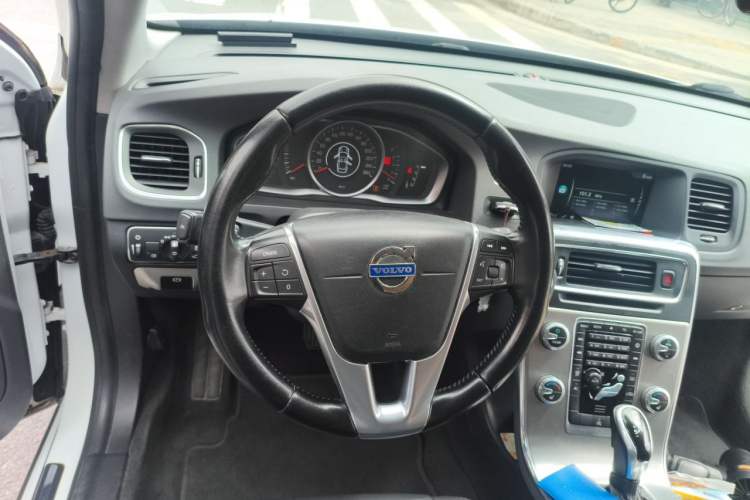 Used Volvo S60 2015 S60L 2.0T Zhiyuan Edition Steering Wheel