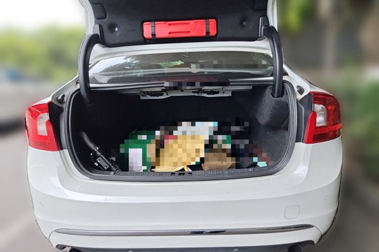 Used Volvo S60 2015 S60L 2.0T Zhiyuan Edition Trunk