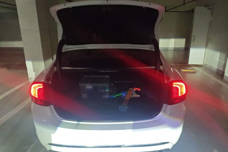 Used Volvo S60 2015 S60L 2.0T Zhiyuan Edition Trunk