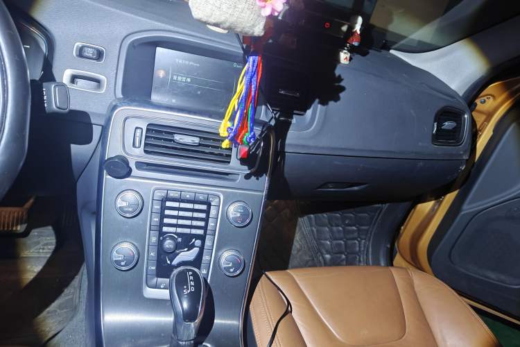 Used Volvo S60 2015 S60L T5 Zhiyue Edition Audio And AC Panel