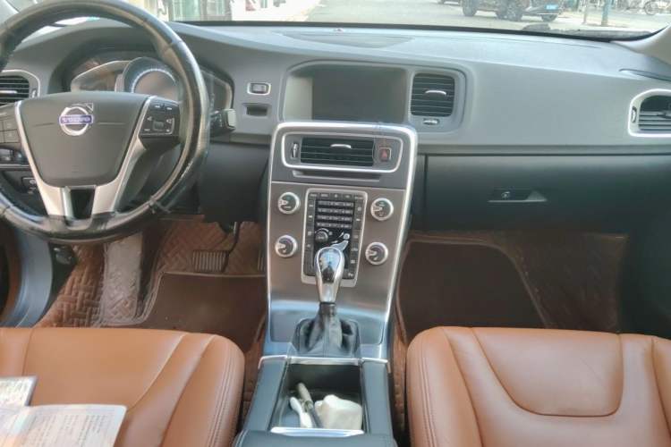 Used Volvo S60 2015 S60L T5 Intelligent Drive Edition Audio And AC Panel