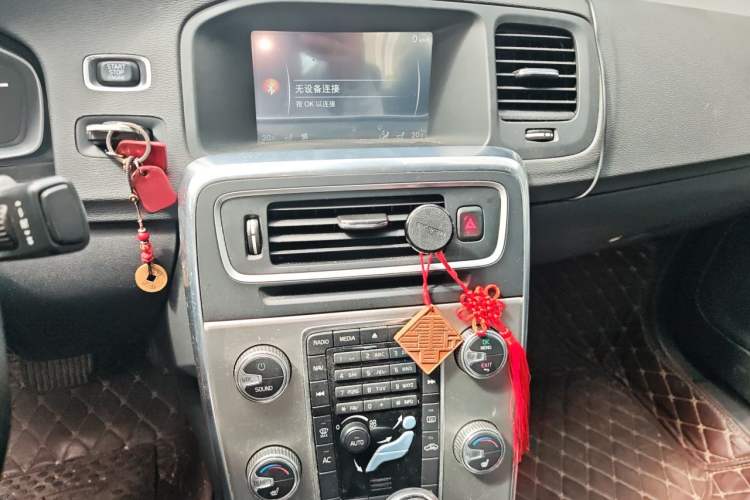 Used Volvo S60 2015 S60L 2.0T Zhiyuan Edition Audio And AC Panel