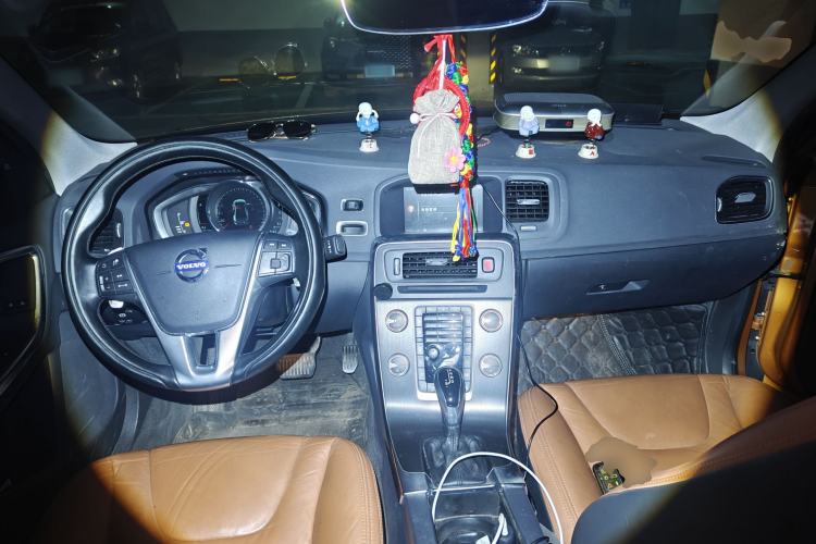 Used Volvo S60 2015 S60L T5 Zhiyue Edition Center Console