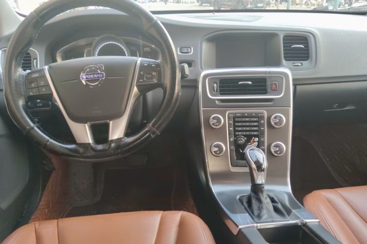 Used Volvo S60 2015 S60L T5 Intelligent Drive Edition Center Console