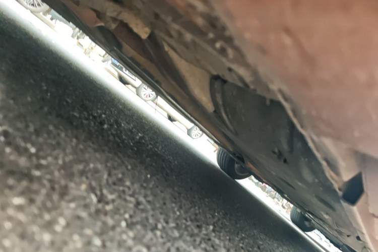 Used Volvo S60 2015 S60L 2.0T Zhiyuan Edition Chassis Front Left