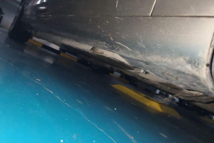 Used Volvo S60 2015 S60L 2.0T Zhiyuan Edition Chassis Front Right