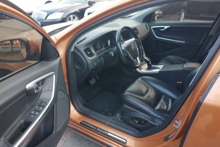 Used Volvo S60 2015 S60L 2.0T Zhiyuan Edition Driver Seat