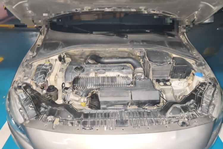 Used Volvo S60 2015 S60L 2.0T Zhiyuan Edition Engine Bay