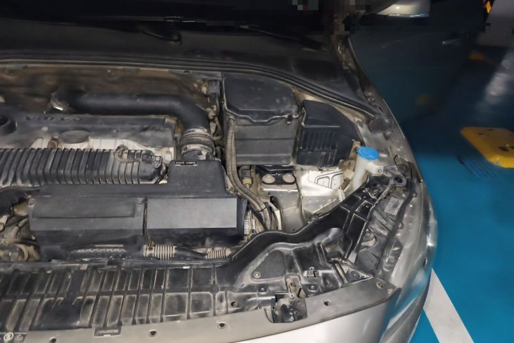 Used Volvo S60 2015 S60L 2.0T Zhiyuan Edition Engine Bay Left