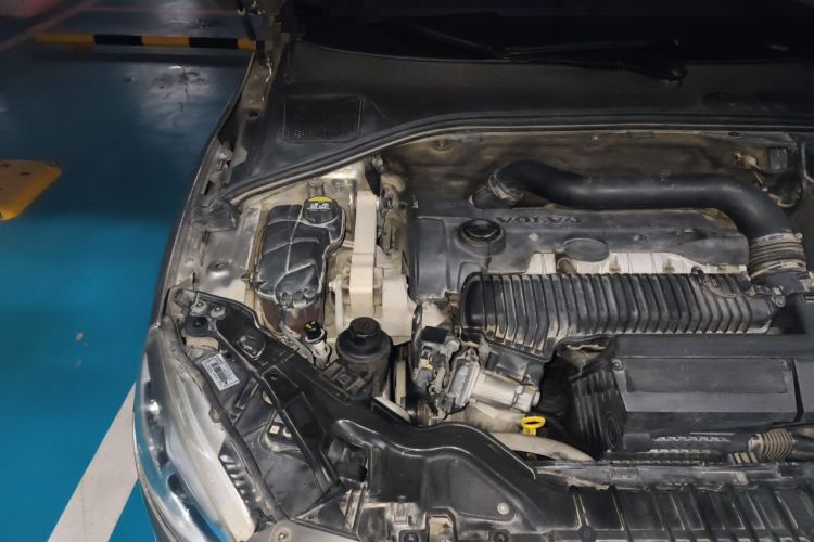 Used Volvo S60 2015 S60L 2.0T Zhiyuan Edition Engine Bay Right