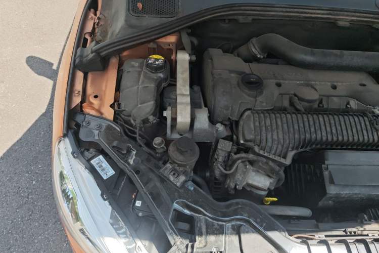 Used Volvo S60 2015 S60L 2.0T Zhiyuan Edition Engine Bay Right