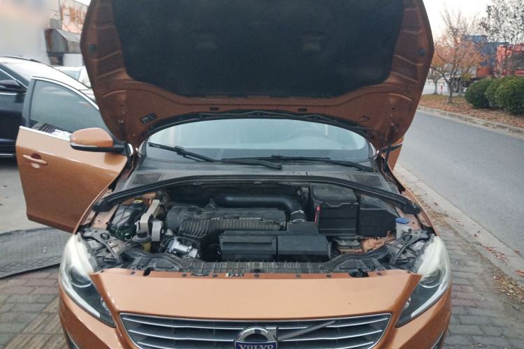 Used Volvo S60 2015 S60L 2.0T Zhiyuan Edition Engine Bay