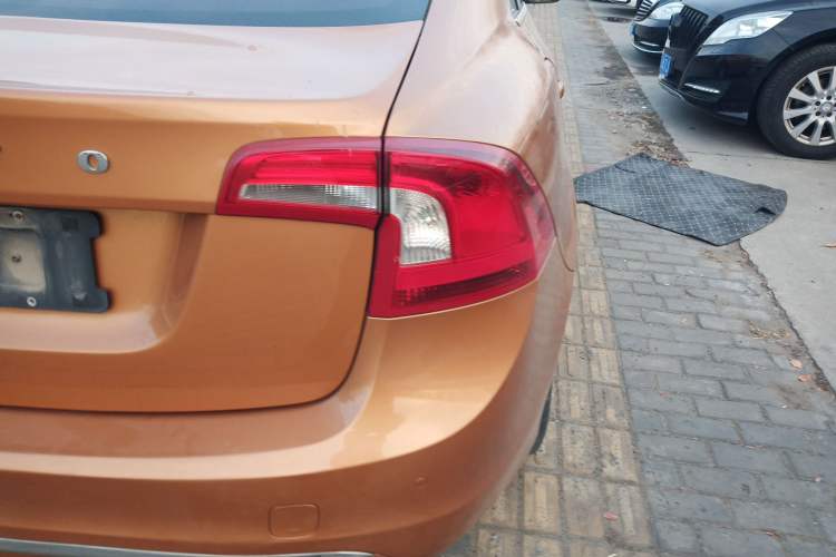 Used Volvo S60 2015 S60L 2.0T Zhiyuan Edition Exterior 2