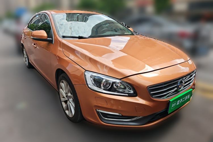 Used Volvo S60 2015 S60L 2.0T Zhiyuan Edition Front Right 45 Deg