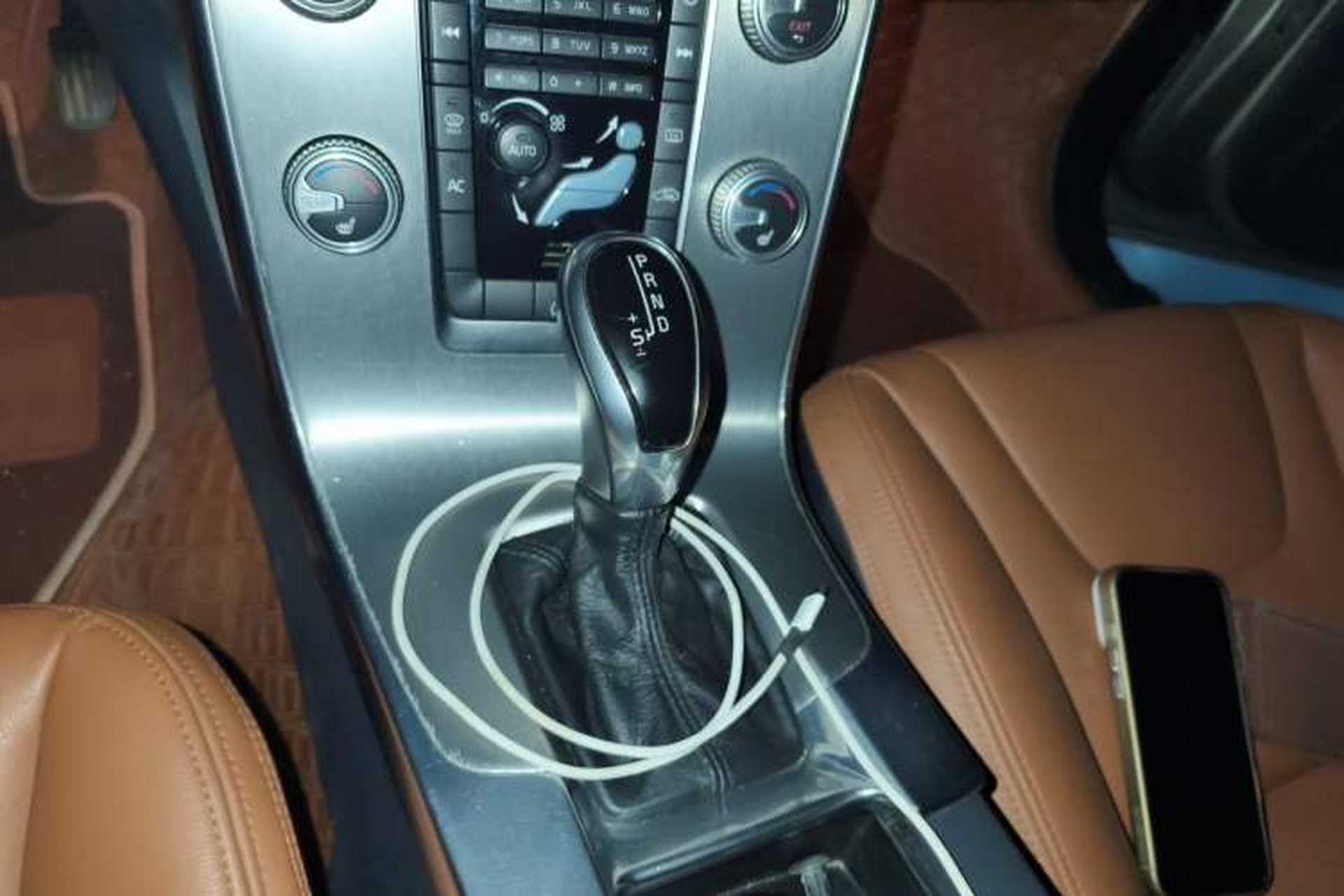 Used Volvo S60 2015 S60L 2.0T Zhiyuan Edition Gear Lever