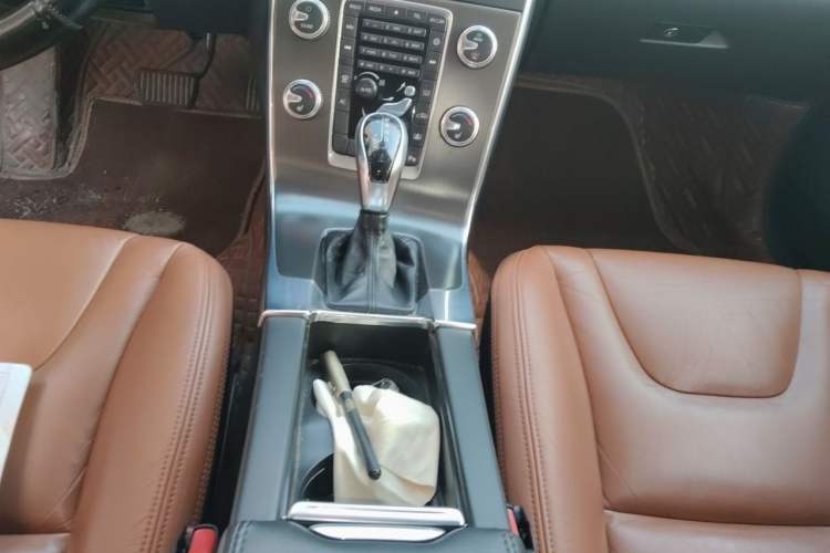 Used Volvo S60 2015 S60L T5 Intelligent Drive Edition Gear Lever