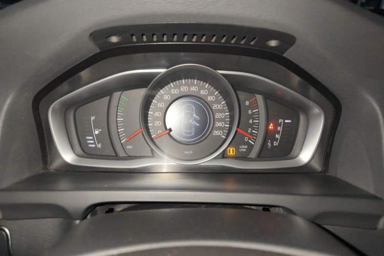 Used Volvo S60 2015 S60L 2.0T Zhiyuan Edition Instrument Cluster
