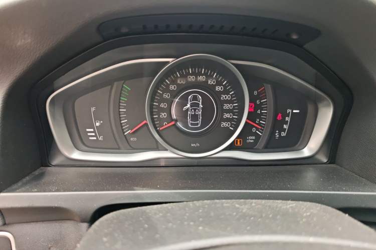 Used Volvo S60 2015 S60L 2.0T Zhiyuan Edition Instrument Cluster