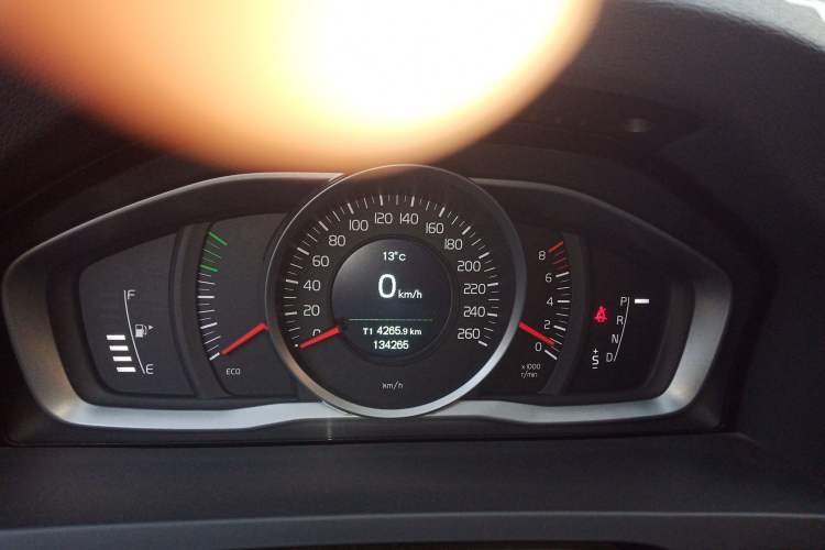 Used Volvo S60 2015 S60L 2.0T Zhiyuan Edition Instrument Cluster