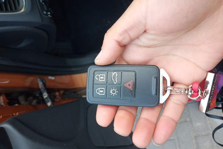 Used Volvo S60 2015 S60L 2.0T Zhiyuan Edition Interior 1