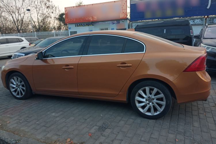 Used Volvo S60 2015 S60L 2.0T Zhiyuan Edition Left Side
