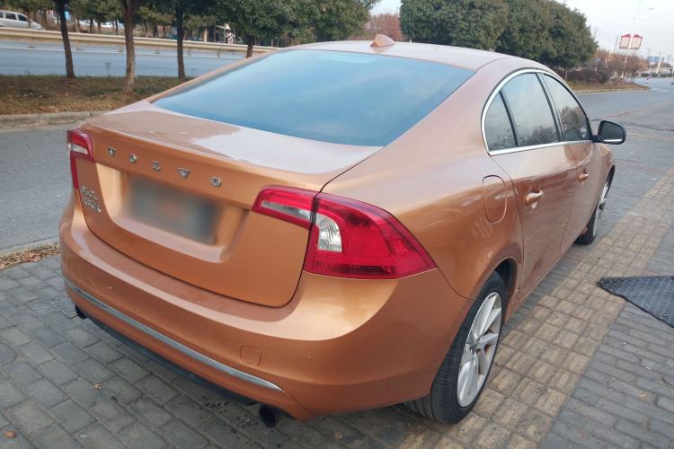 Used Volvo S60 2015 S60L 2.0T Zhiyuan Edition Rear Right 45 Deg