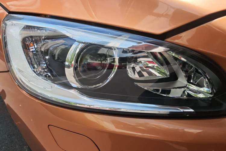 Used Volvo S60 2015 S60L 2.0T Zhiyuan Edition Right Front Headlight