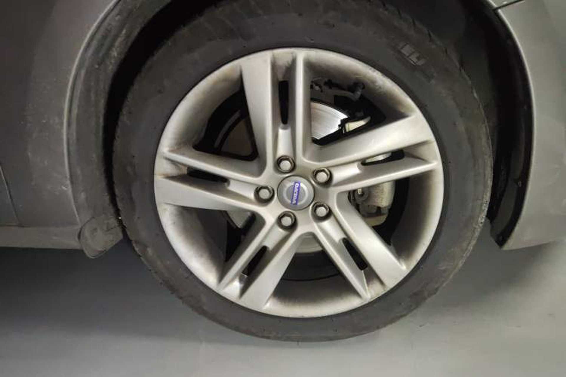 Used Volvo S60 2015 S60L T5 Intelligent Drive Edition Right Front Wheel Hub