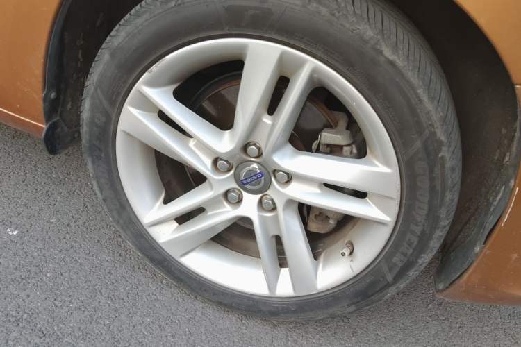Used Volvo S60 2015 S60L T5 Intelligent Drive Edition Right Front Wheel Hub