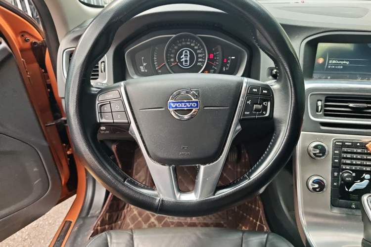 Used Volvo S60 2015 S60L 2.0T Zhiyuan Edition Steering Wheel