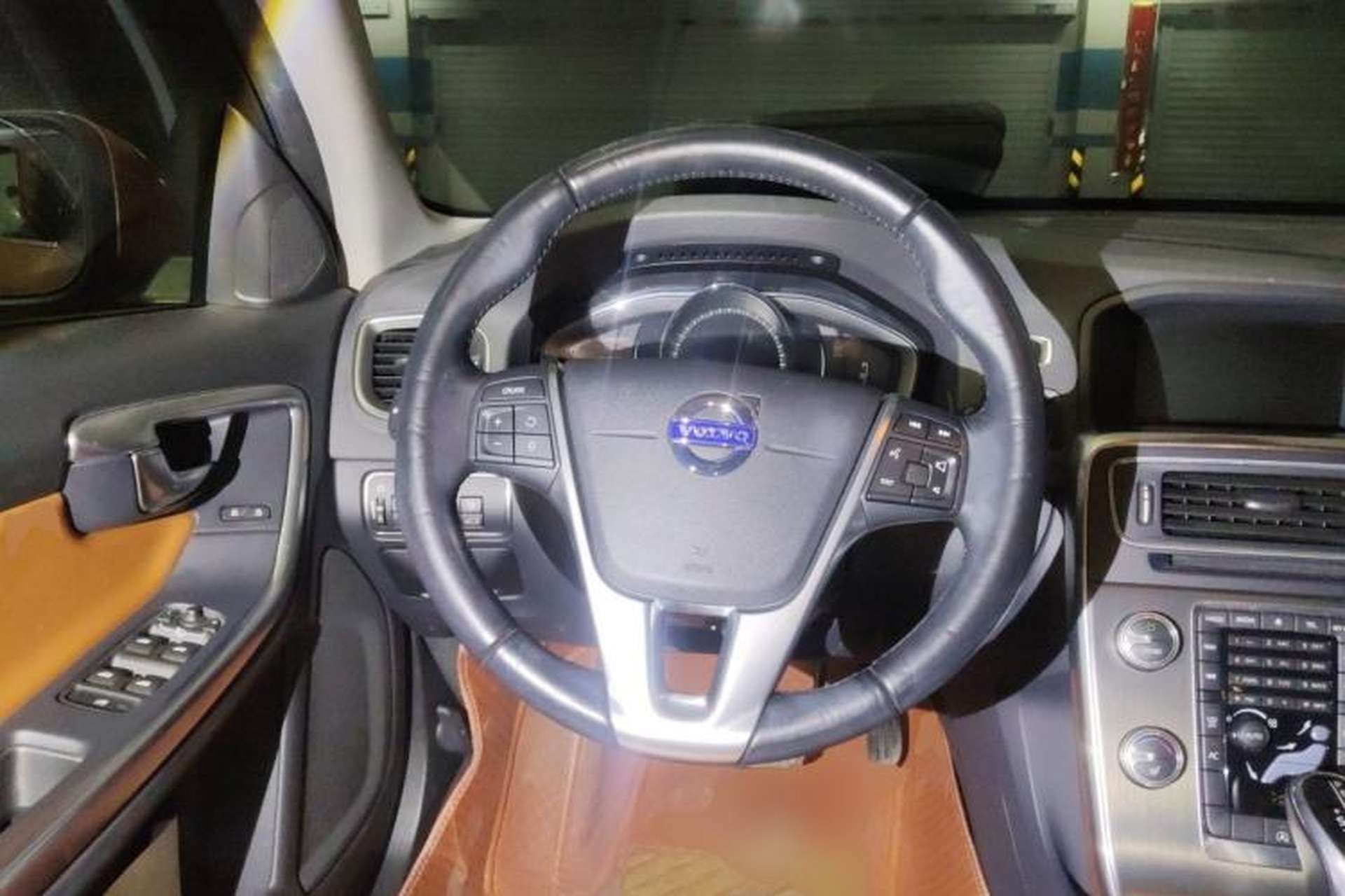 Used Volvo S60 2015 S60L T5 Intelligent Drive Edition Steering Wheel