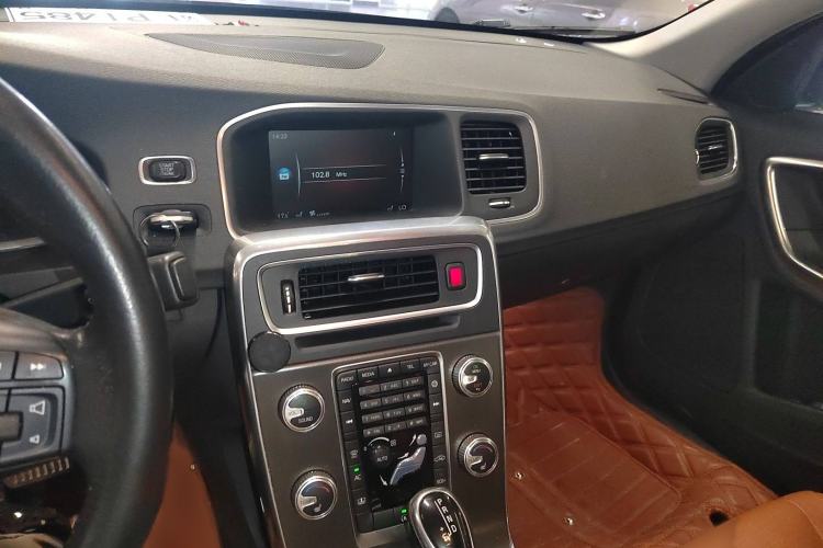 Used Volvo S60 2016 S60L T5 Intelligent Drive Edition Audio And AC Panel