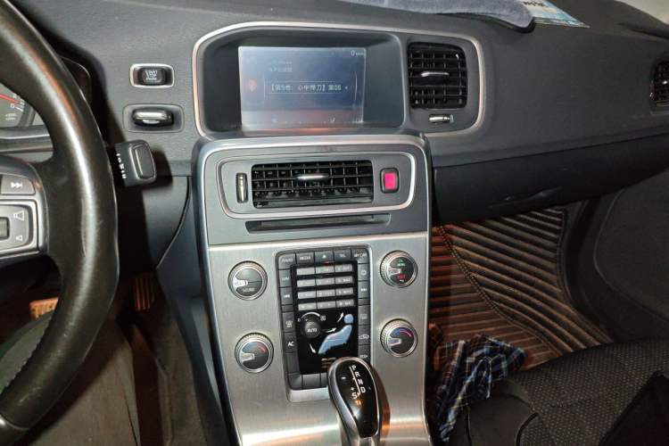 Used Volvo S60 2016 S60L T3 Smart Drive Edition Audio And AC Panel